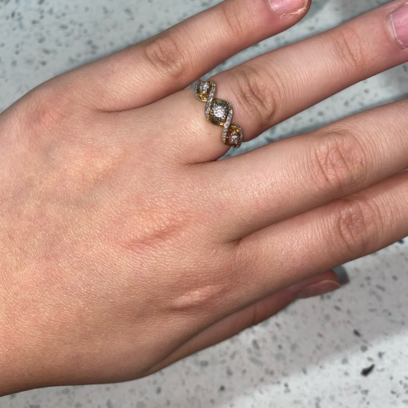 10k Gold Diamond Ring - Picture 3 of 4